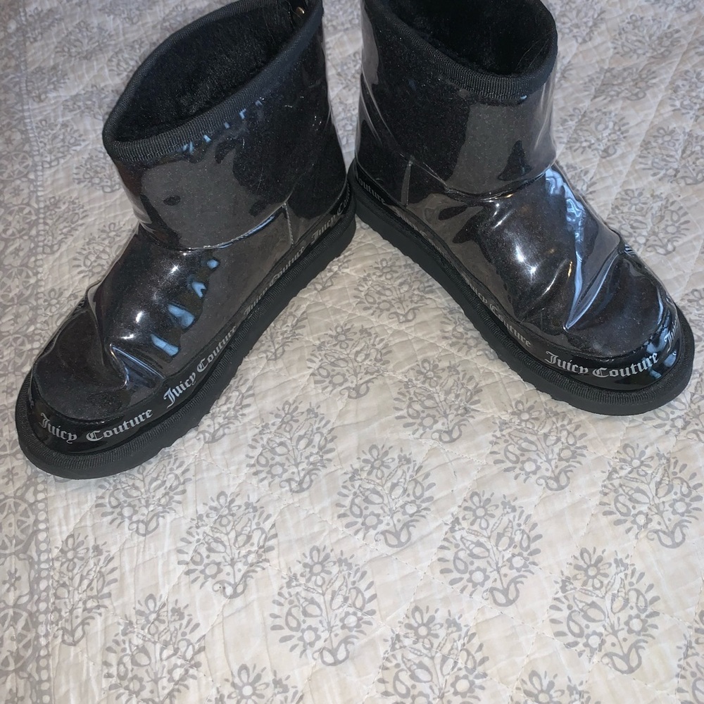 Juicy Couture Klash Bootie Boots Faux Fur Lined Black Clear Logo Size 9 - Picture 2 of 5